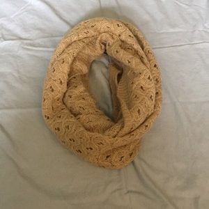 KNITTED SCARF